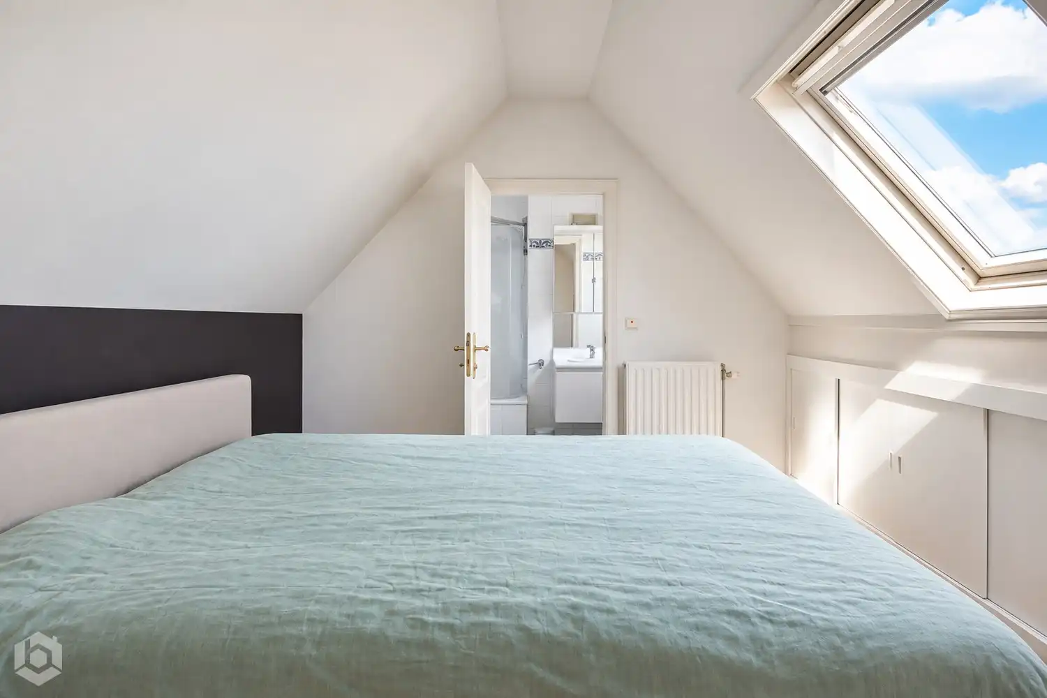Instapklaar appartement met 2 slpkrs, riant terras en garage foto 11