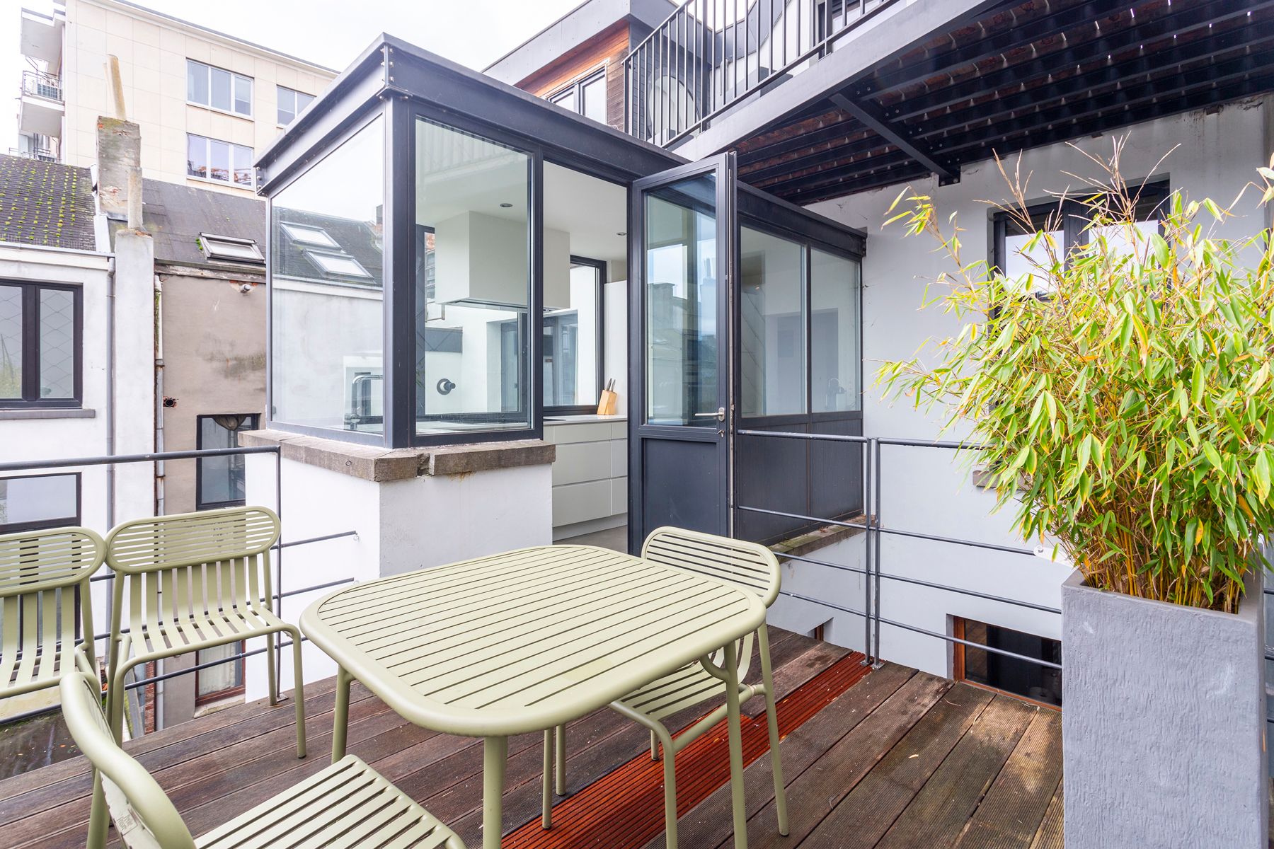 Bemeubeld appartement met terras op toplocatie foto 12