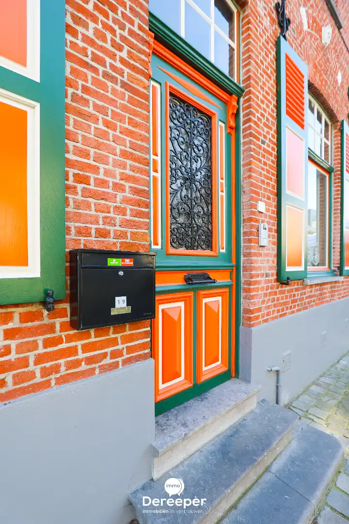 Karaktervolle woning met 3 slaapkamers en prachtige zuidgerichte tuin in hartje Jabbeke foto 4