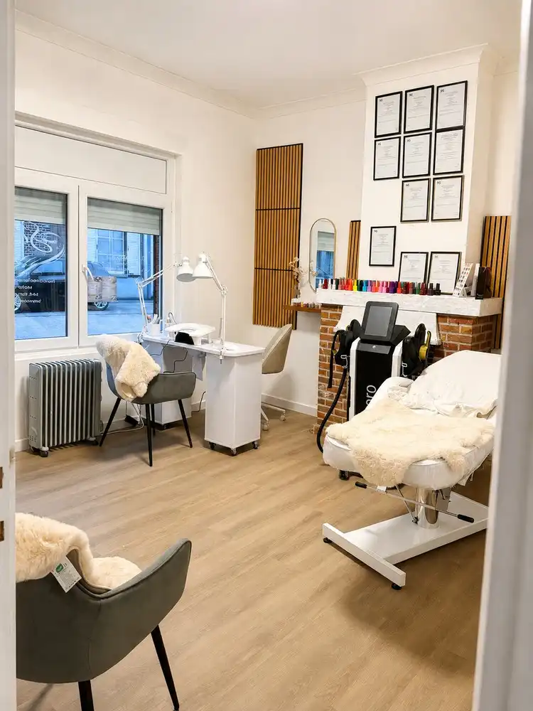 Gerenoveerde woning met 4 slaapkamers en praktijkruimte foto 3