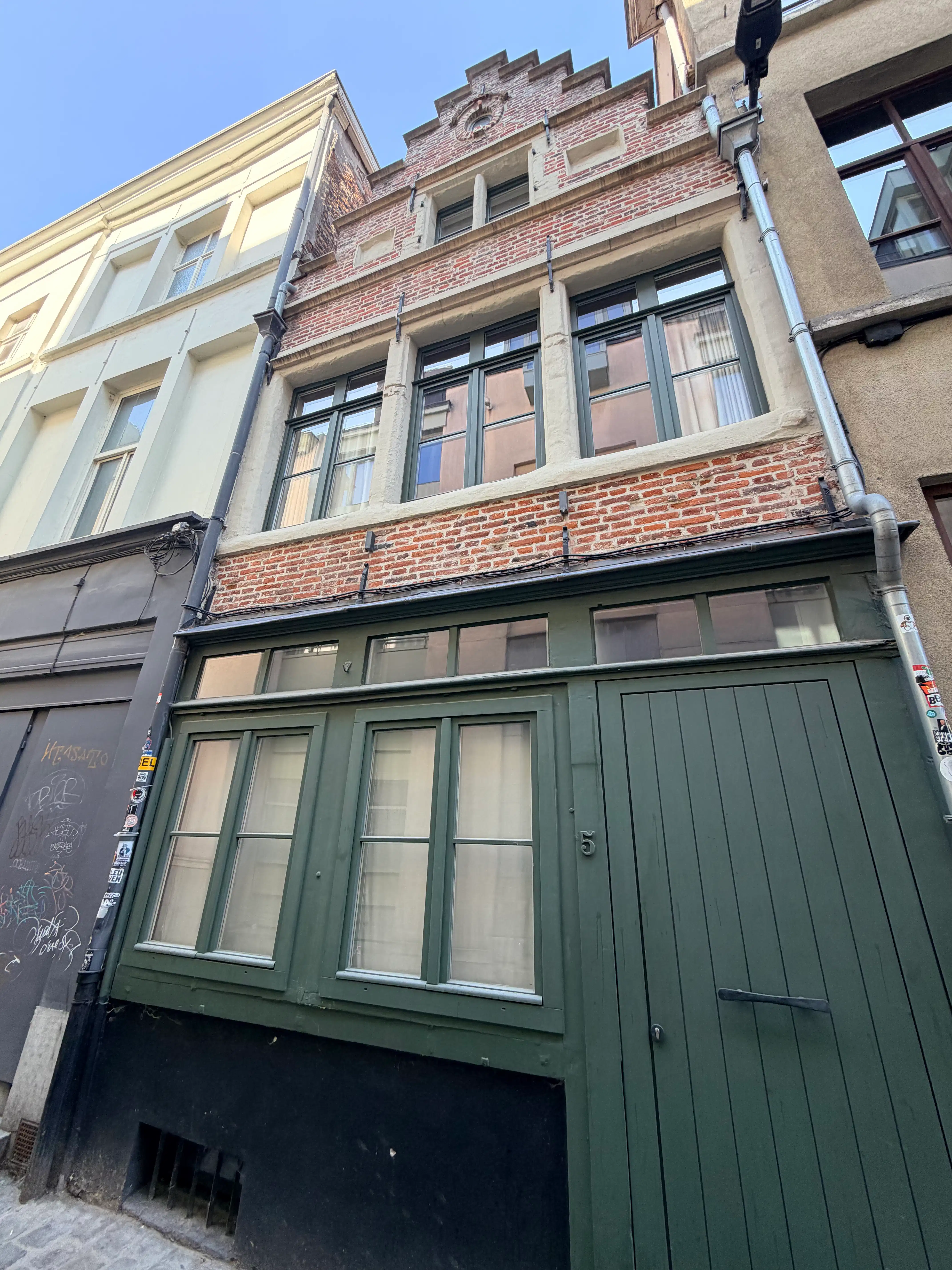 --- NIEUW --- Ideale cohousing woning: high-end gerenoveerde 2-slaapkamerwoning met elk een eigen douche in centrum Gent! foto {{pictureIndex}}
