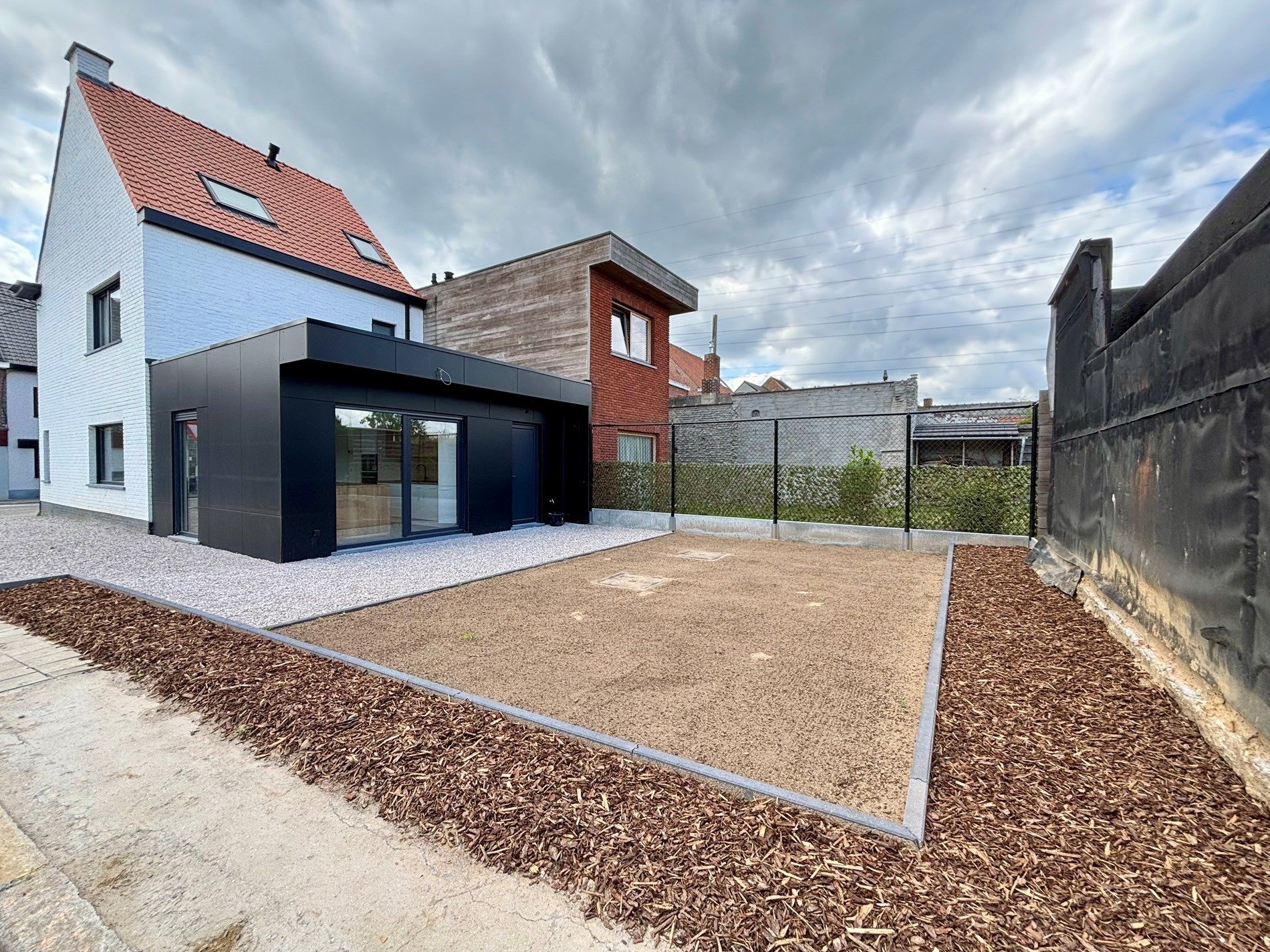 Ruime volledig gerenoveerde woning met 3 slaapkamers te Deerlijk foto {{pictureIndex}}