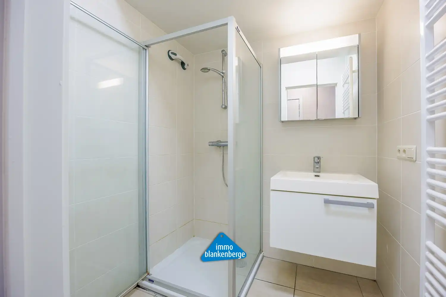 1 slaapkamerappartement met frontaal zeezicht op de zeedijk van Blankenberge foto 8