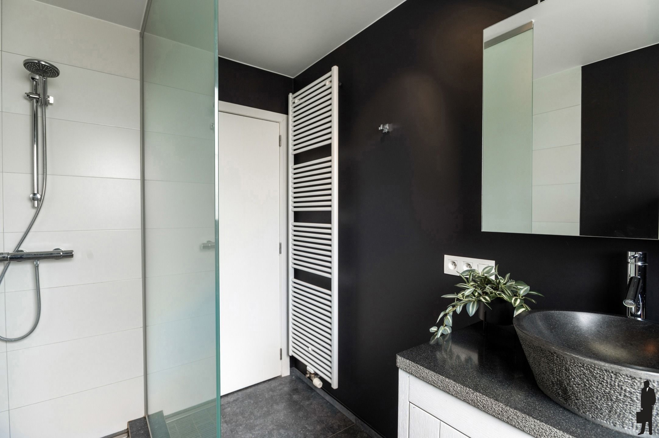 Prachtige familie villa op toplocatie met zwembad en ZW tuin foto 29