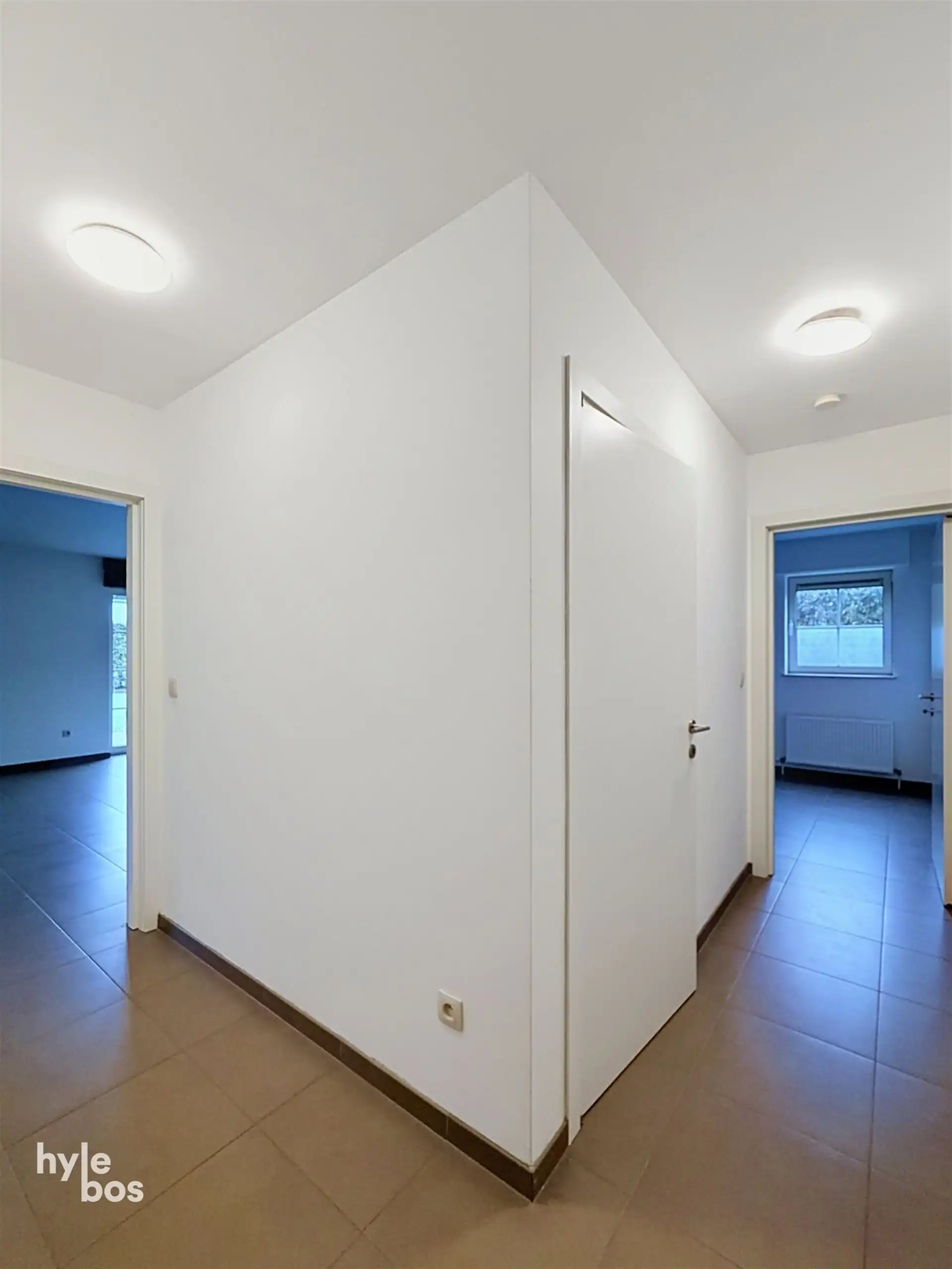 Aan de stadsrand gelegen gelijkvloers appartement foto 2