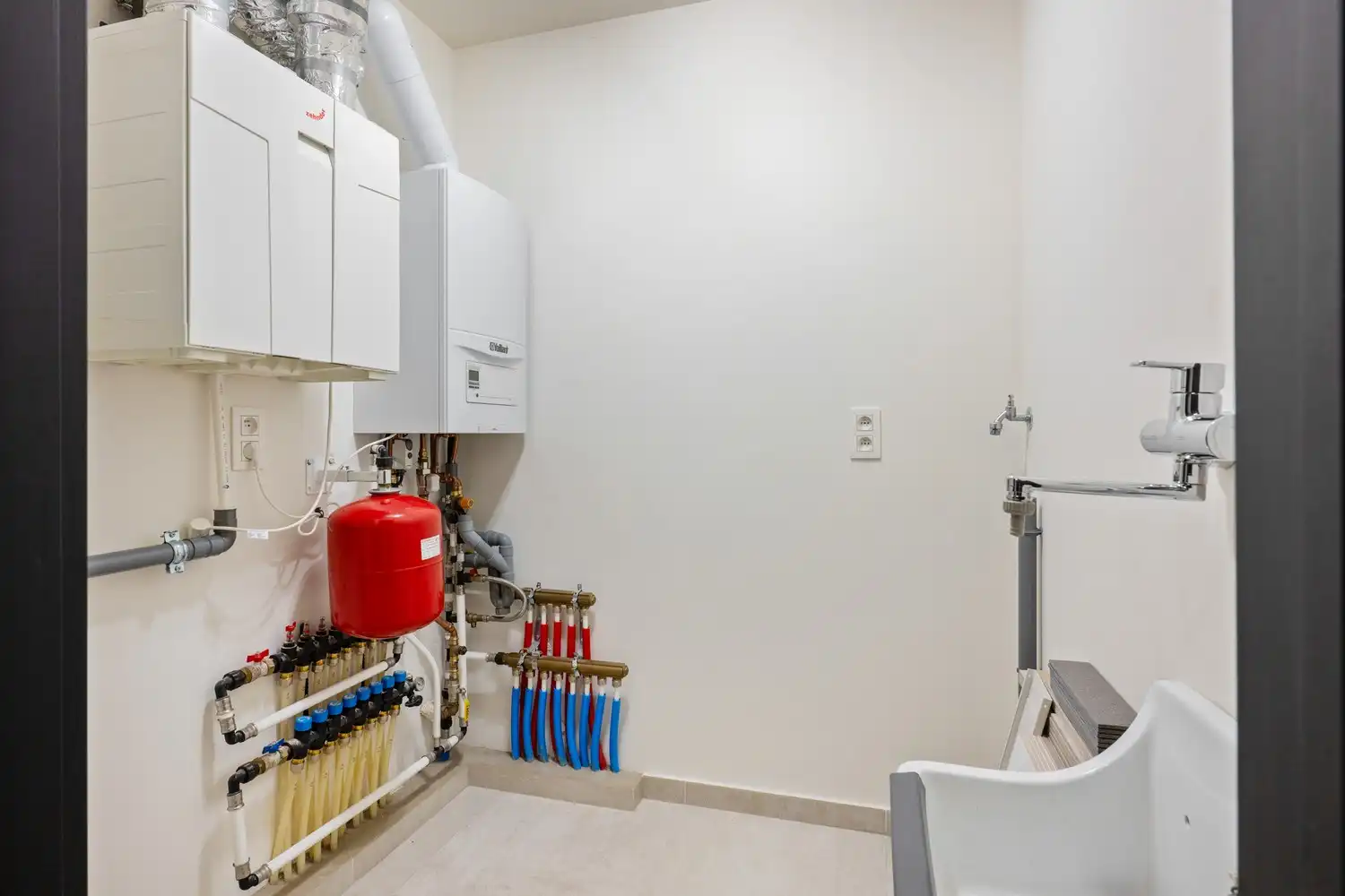 Recent energiezuinig appartement met 2 slpkrs, terras en autostaanplaats te Schriek foto 14
