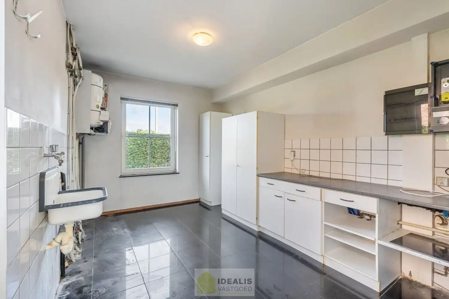 IDEALIS VASTGOED – HEDENDAAGSE EENGEZINSWONING OP RUSTIGE LOCATIE MET AANGELEGDE TUIN OP EEN KNAP PERCEEL (9A87CA) NABIJ HET CENTRUM VAN PELT – De woning omvat een heerlijke lichtrijke open leefruimte met aansluitend goed uitgeruste keuken, fijne wasplaats/berging, 4 royale slaapkamers en goed ingerichte badkamer. Een praktisch ingedeelde woning op een aangenaam en ruim perceel! foto 13