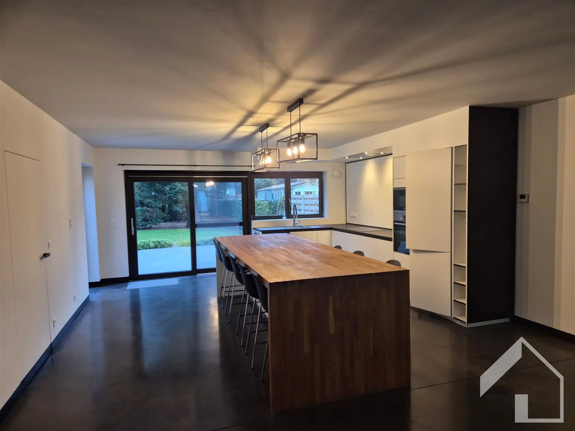 Lichtrijke huurwonig met leuke tuin, terras,oprit en 3 ruime slaapkamers nabij het centrum van Maria-ter-heid (Brasschaat) foto 3