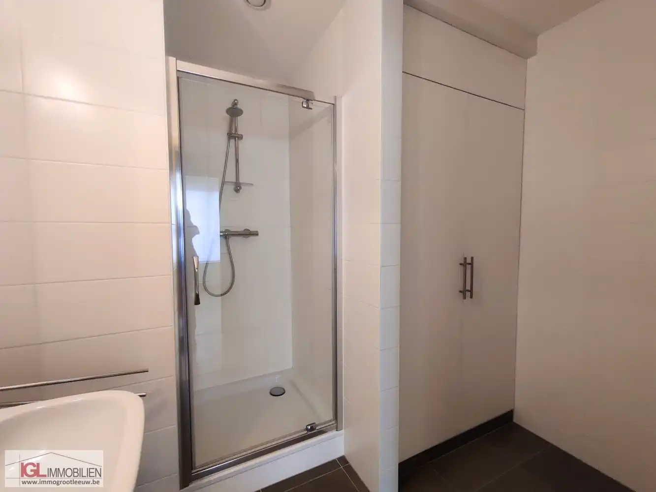 Modern appartement met 3 kamers foto 10