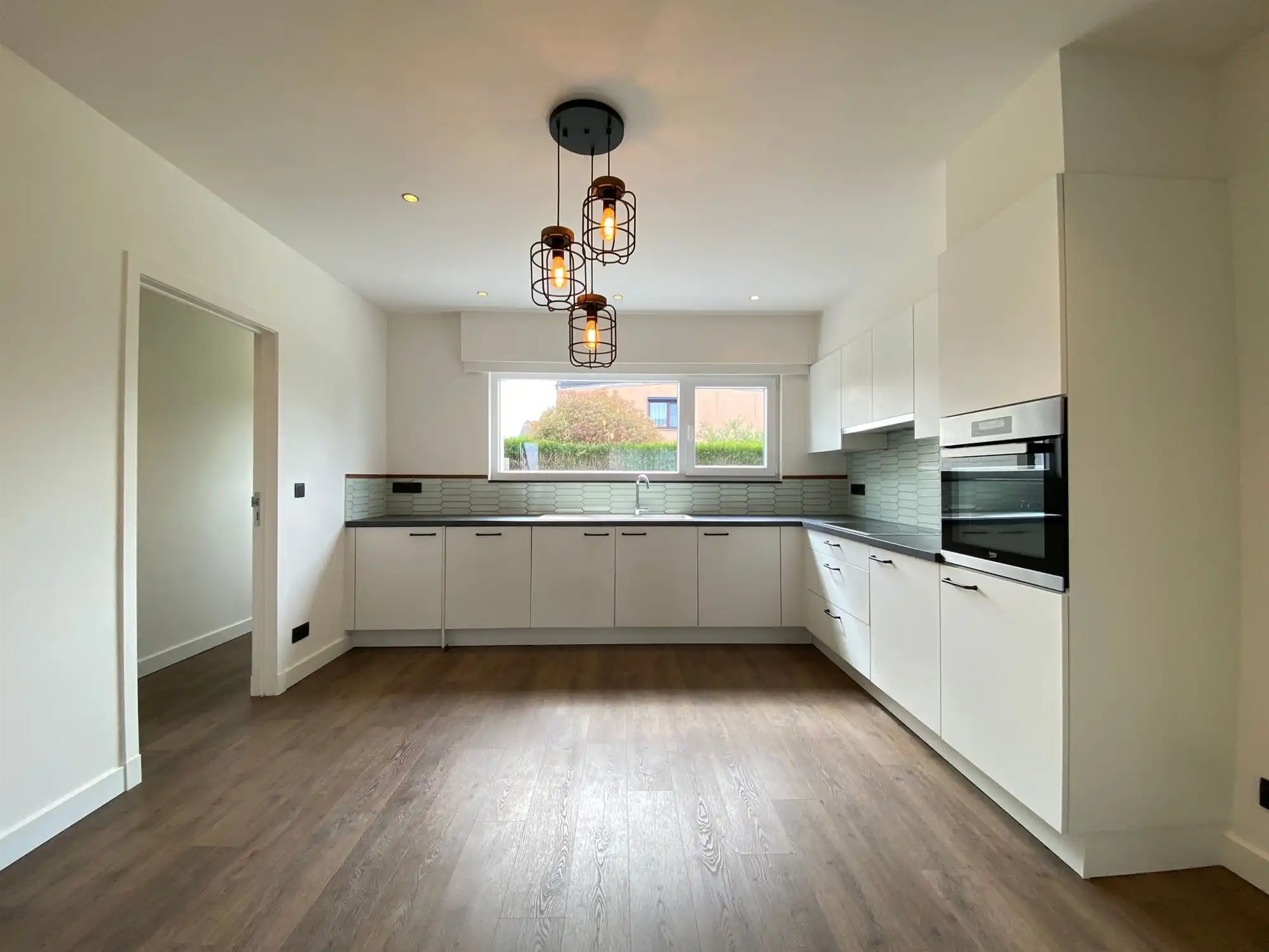 prachtig gerenoveerde woonst met 5 slaapkamers en 2 garages foto 9