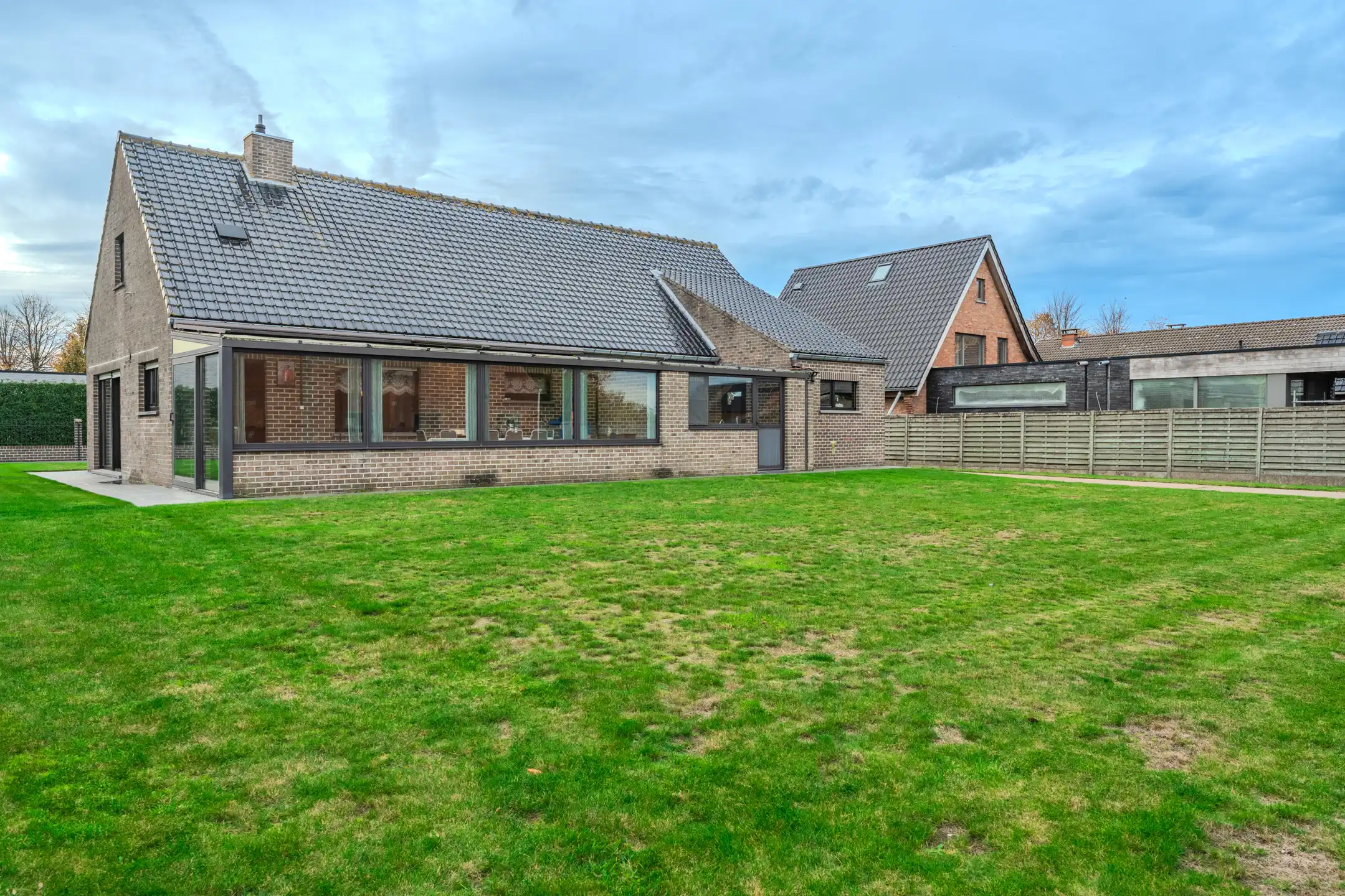 Hoofdfoto van de publicatie: Villa met extra troeven in het pittoreske Zerkegem (Jabbeke)