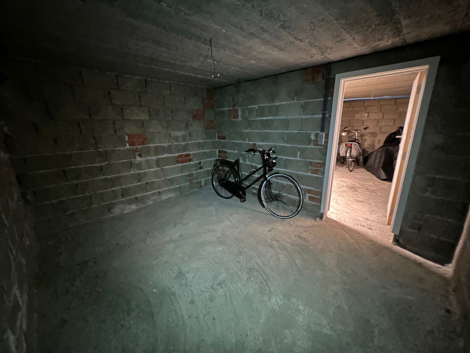 Instapklaar app met 1slpk, terras, kelder en parking foto 16