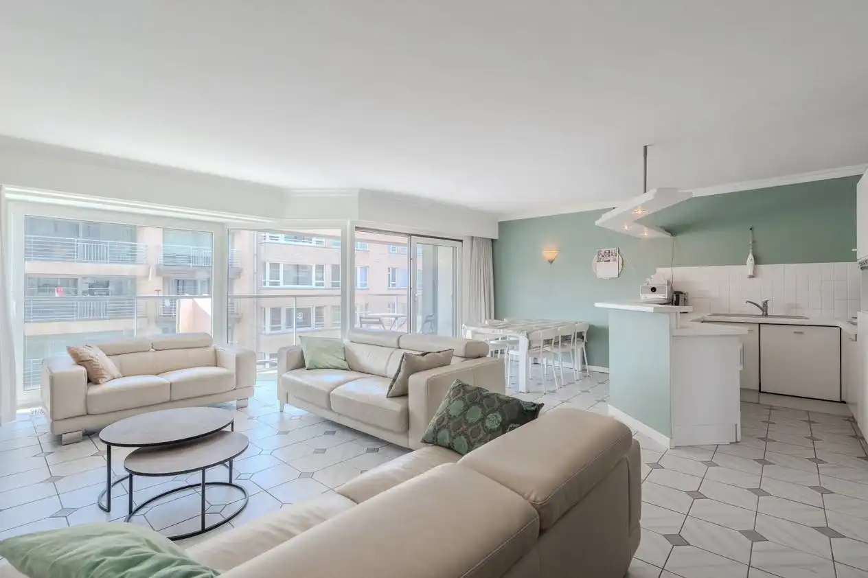 Ruim 2 slaapkamer appartement met zonneterras en zeezicht! foto 5