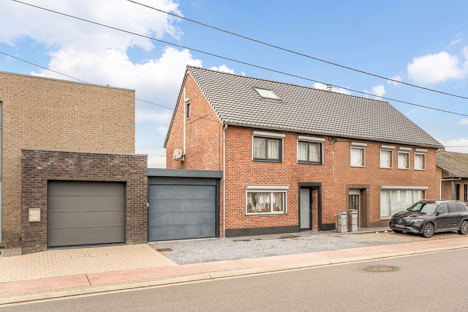 Halfvrijstaande gezinswoning met tuin, carport en 3 slaapkamers in Rotem, een deelgemeente van Dilsen-Stokkem foto {{pictureIndex}}