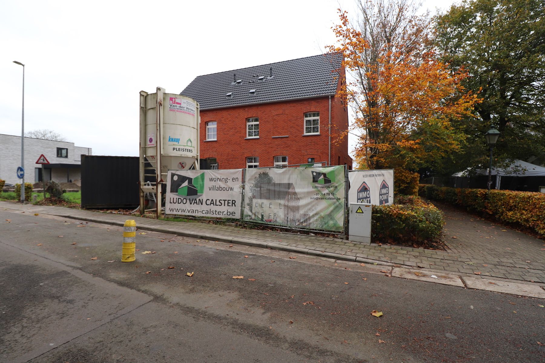 Energiezuinige nieuwbouwwoning met 4 slaapkamers op perceel van ca 365 m² foto {{pictureIndex}}