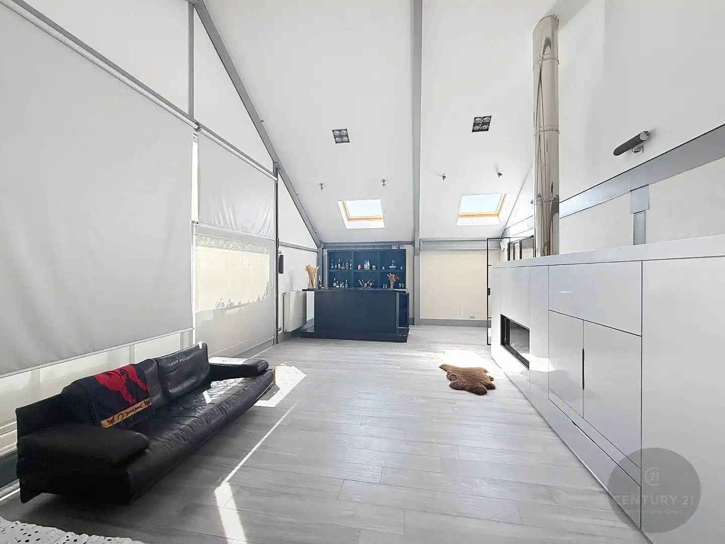 POLYVALENTE LOFT RUIMTE  foto {{pictureIndex}}