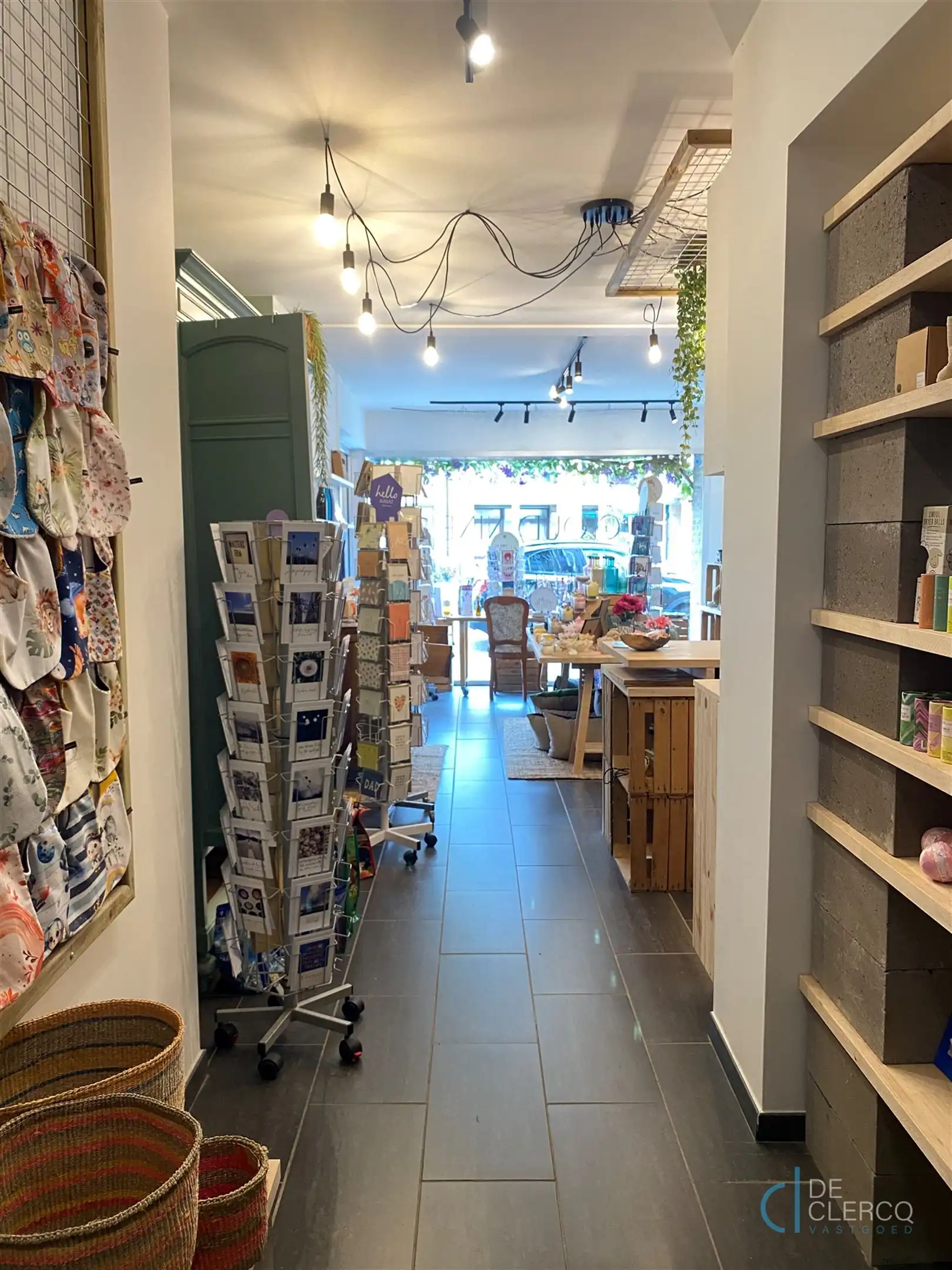 Instapklaar handelspand te huur centrum Lochristi, snel vrij foto 6