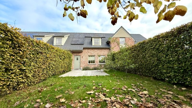 Charmante woning in fermettestijl met drie slaapkamers en mooie tuin foto 21