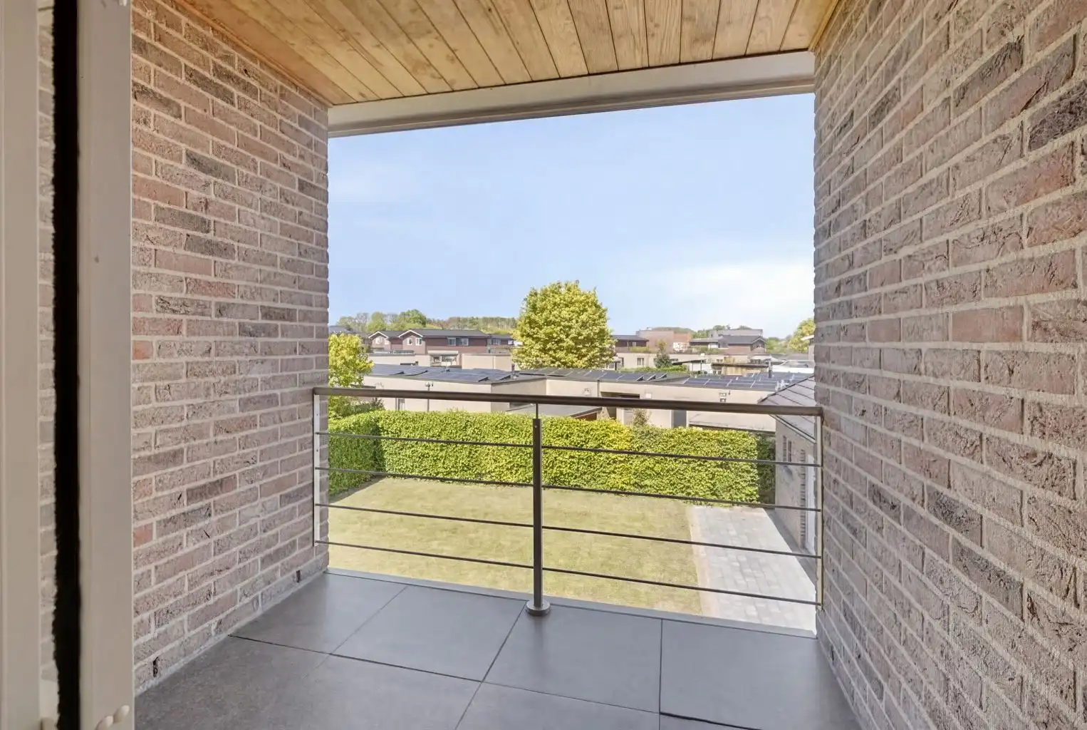 Prachtige vrijstaande villa met 5 (+3) slaapkamers, garage en omheinde tuin, ideaal gelegen op een boogscheut van het centrum van Maaseik.  foto 25