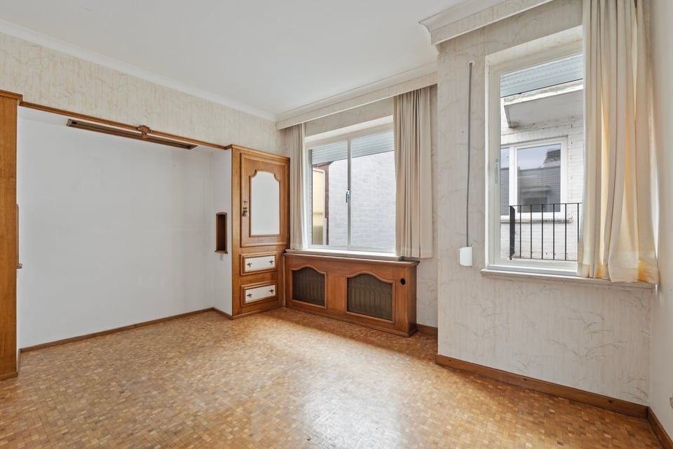 TE RENOVEREN APPARTEMENT MET 2 SLKS IN HET CENTRUM VAN SINT-TRUIDEN foto 9