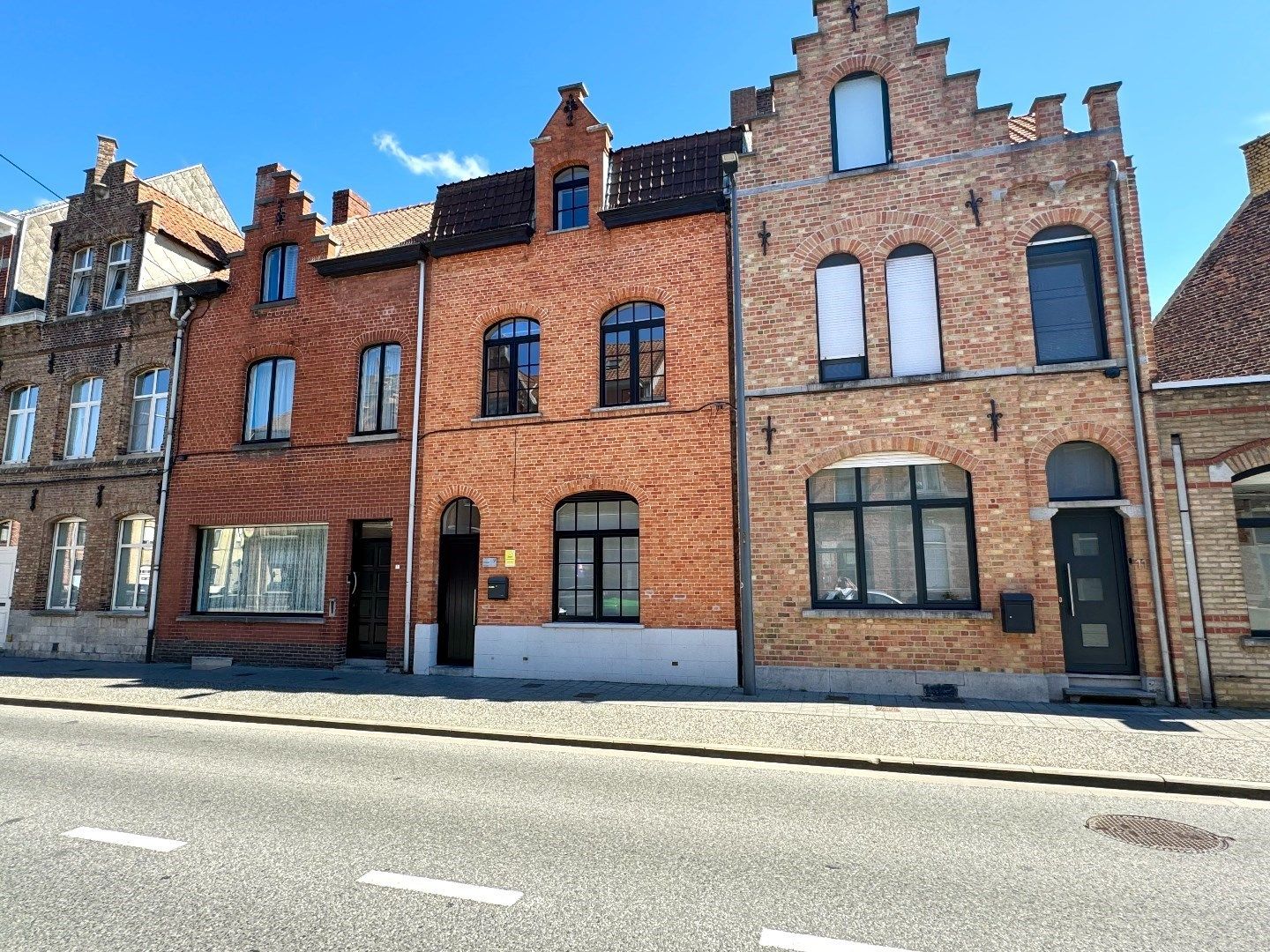 WONING MET 4 SLAAPKAMERS EN ZONNIGE STADSKOER (35M²) foto {{pictureIndex}}