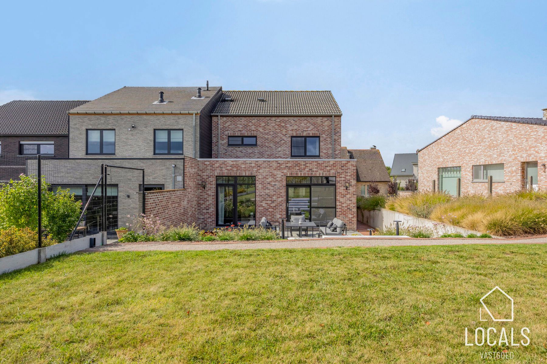 Recente woning (2018) met prachtige tuin en ruime garage foto 29