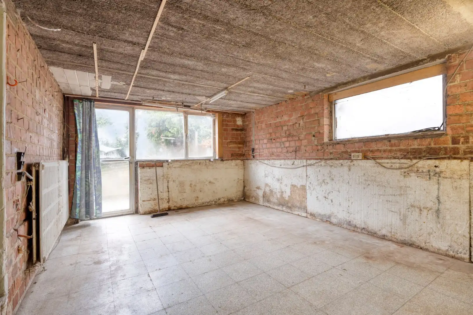 Open bebouwing met 3 slaapkamers, ruime garage op een perceel van 9a 62ca– EPC 596 kWh/m² - bewoonbare opp. 218 m² foto 15