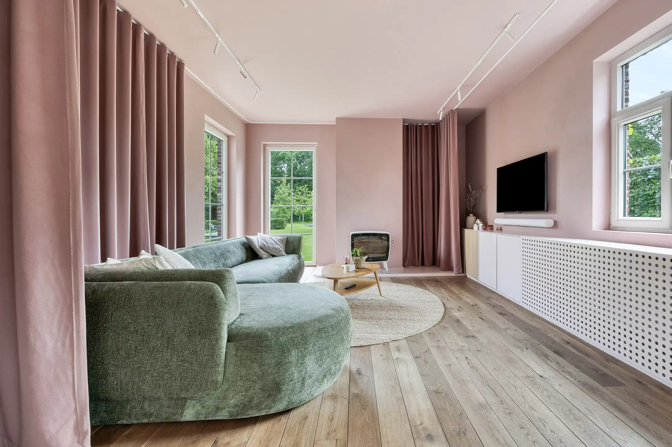 Rustig gelegen villa met prachtige tuin en zwemvijver foto 6