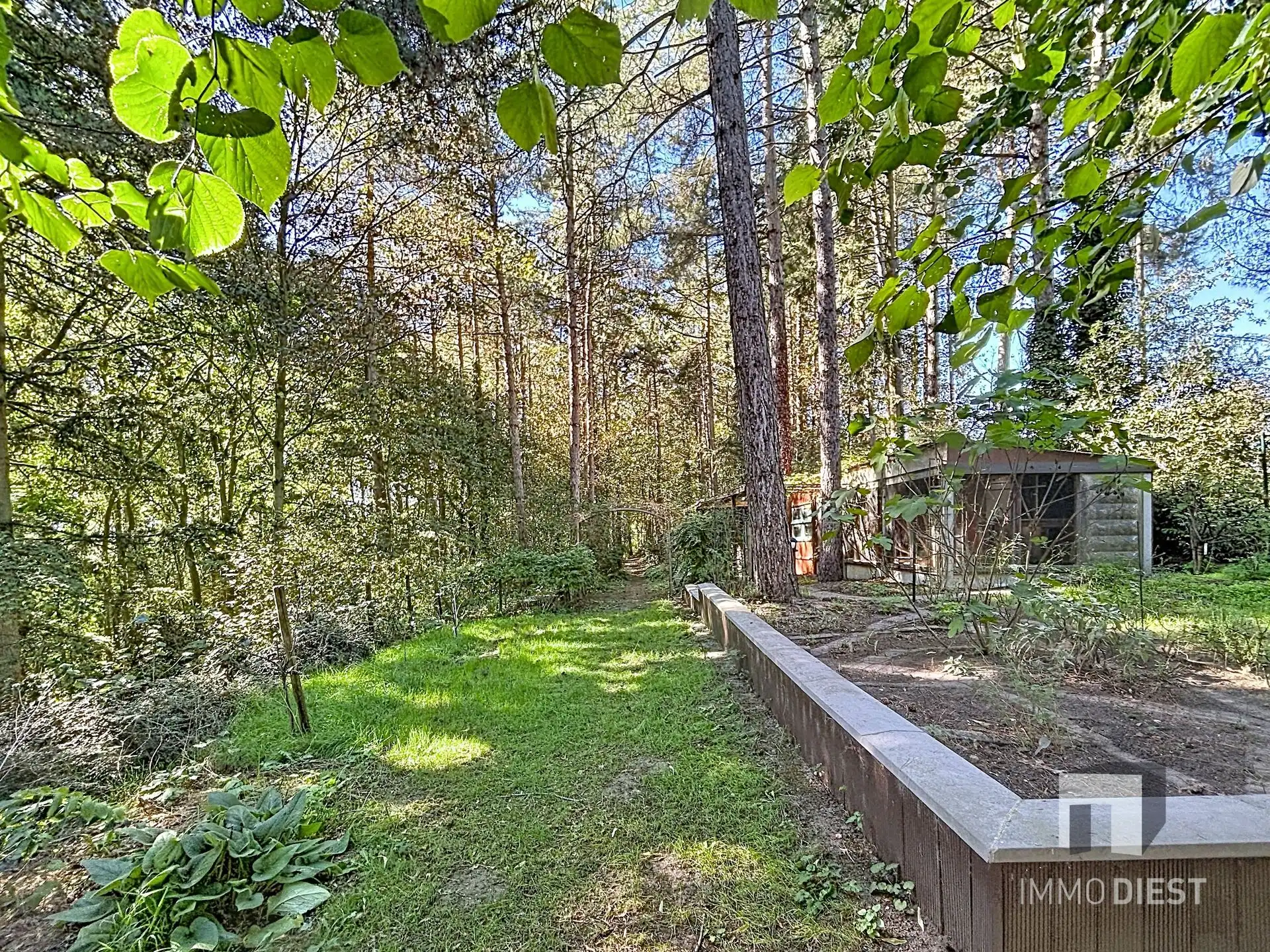 Prachtig gelegen villa met uniek ontwerp op 57a 74ca én achterliggende vijvers op 75a 54ca. foto 47
