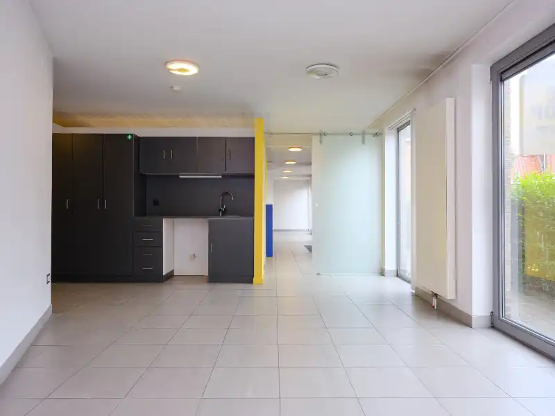 Instapklare kantoorruimte van 117m² te koop aangeboden via het Co-vast systeem. Eerste biedingsfase is bezig en stopt op 21 April 2026 om 15u. foto 5