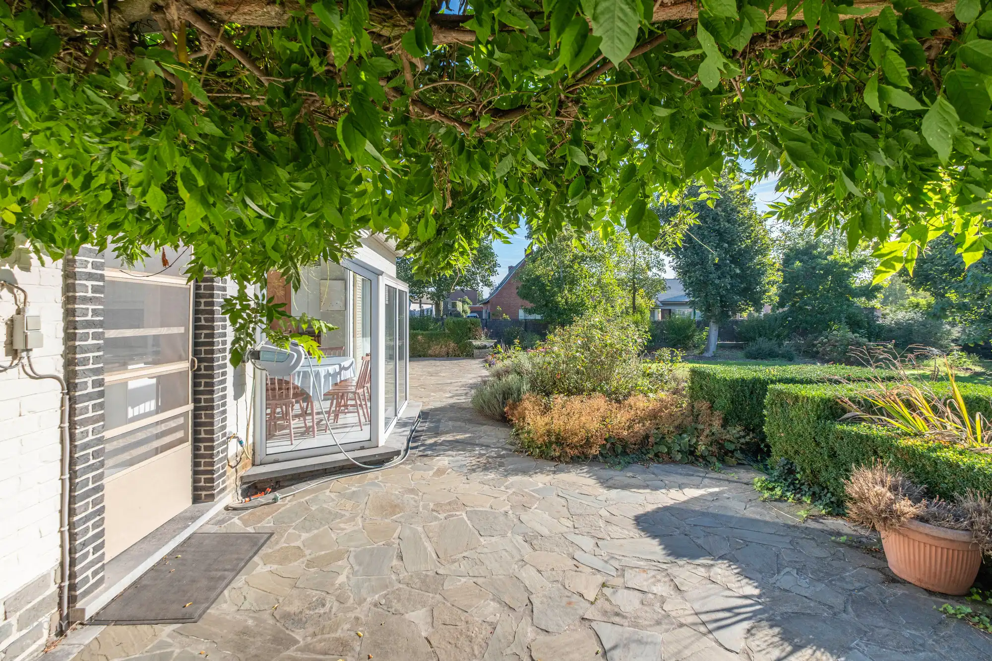 Zeer goed gelegen gelijkvloerse villa op ca. 1.800m² foto 18