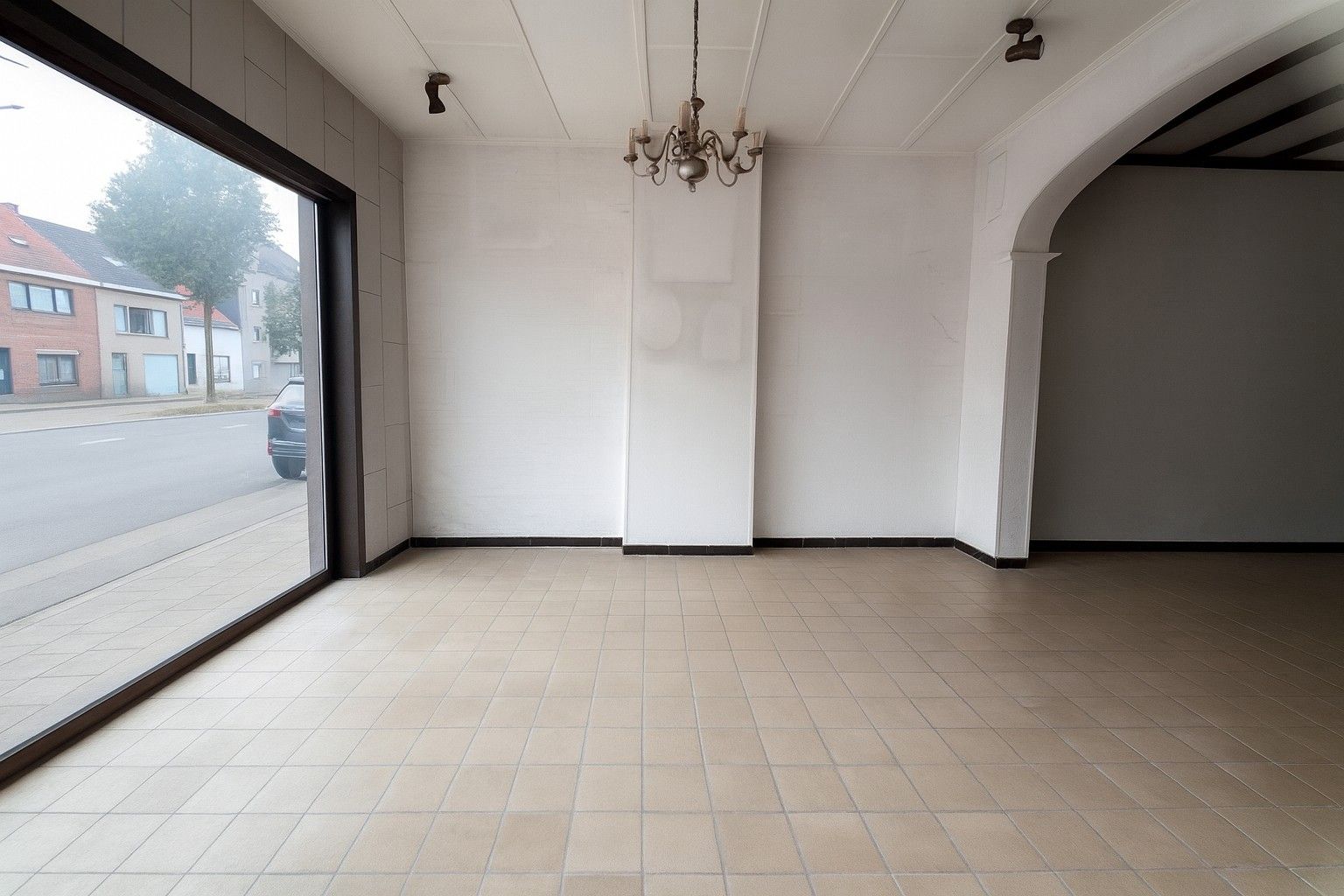 Te renoveren woning met drie slaapkamers te koop in Eeklo foto 2