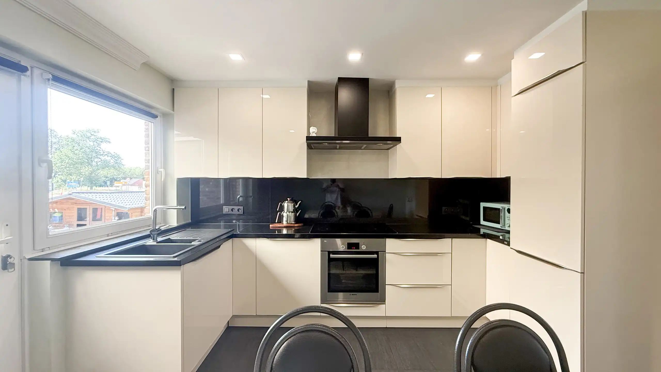 Instapklare woning met 3slpks, kelder en mooie tuin in Ham! foto 12