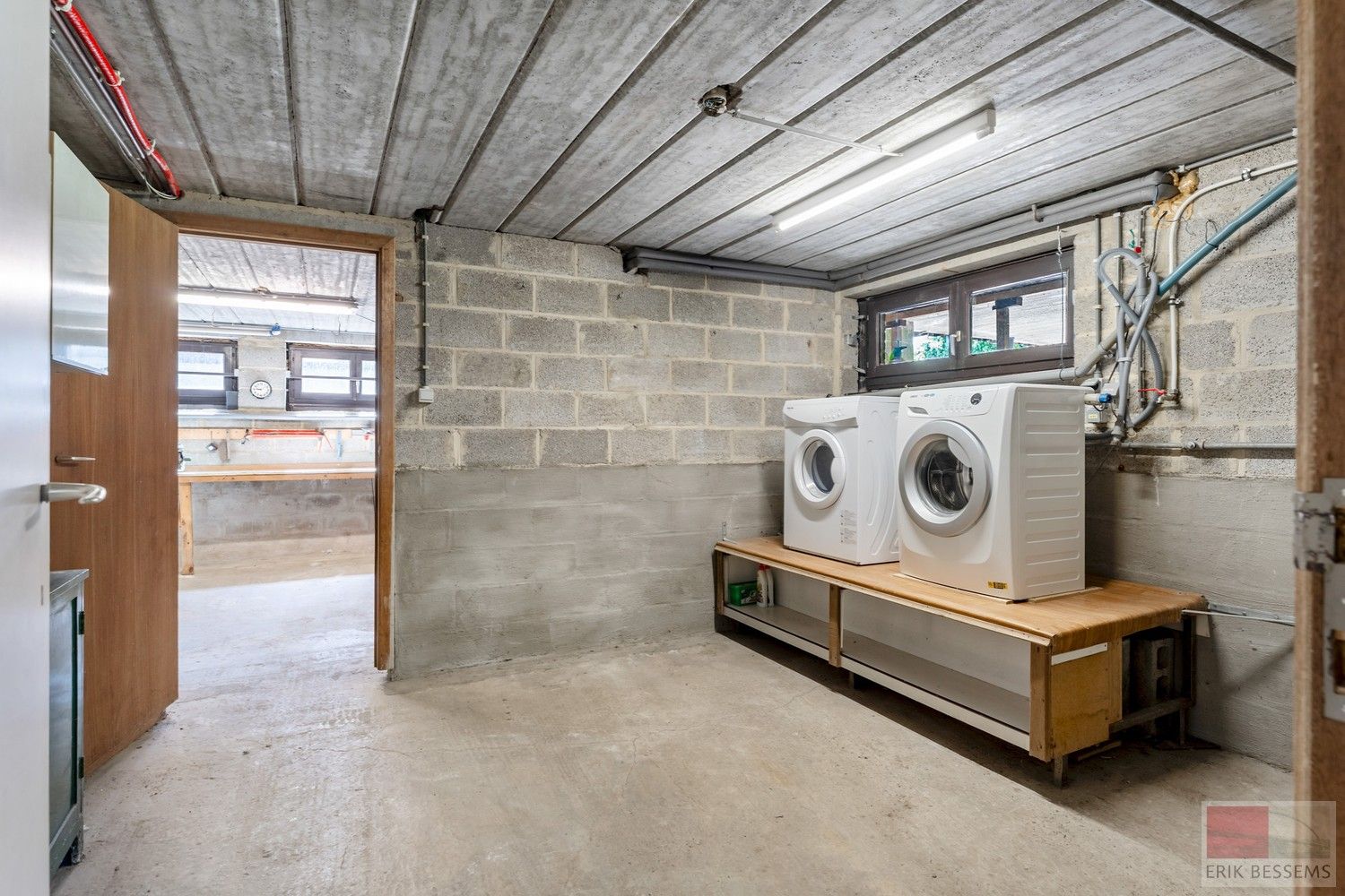 Vrijstaande woning uit 1981 op een ruim perceel in Rekem. Woonopp. 120 m² en perceel 1180 m². foto 22