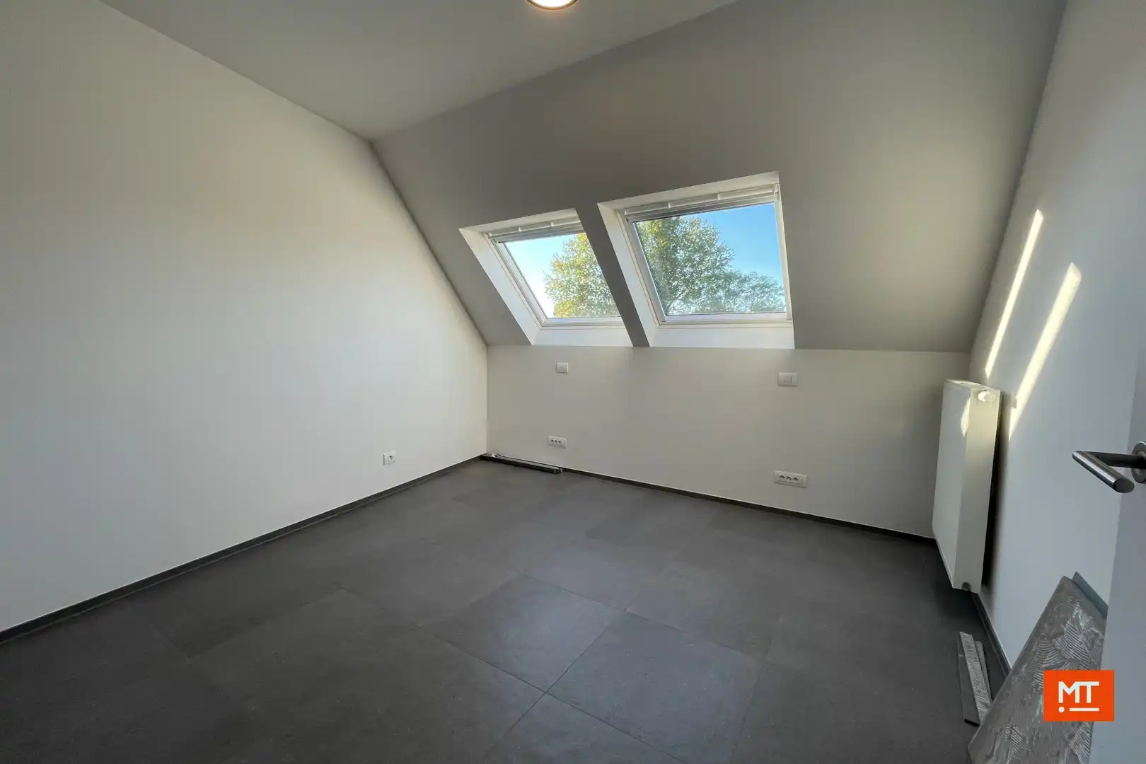 Duplex-appartement met 2 slaapkamers en ruim terras te Beselare foto 10
