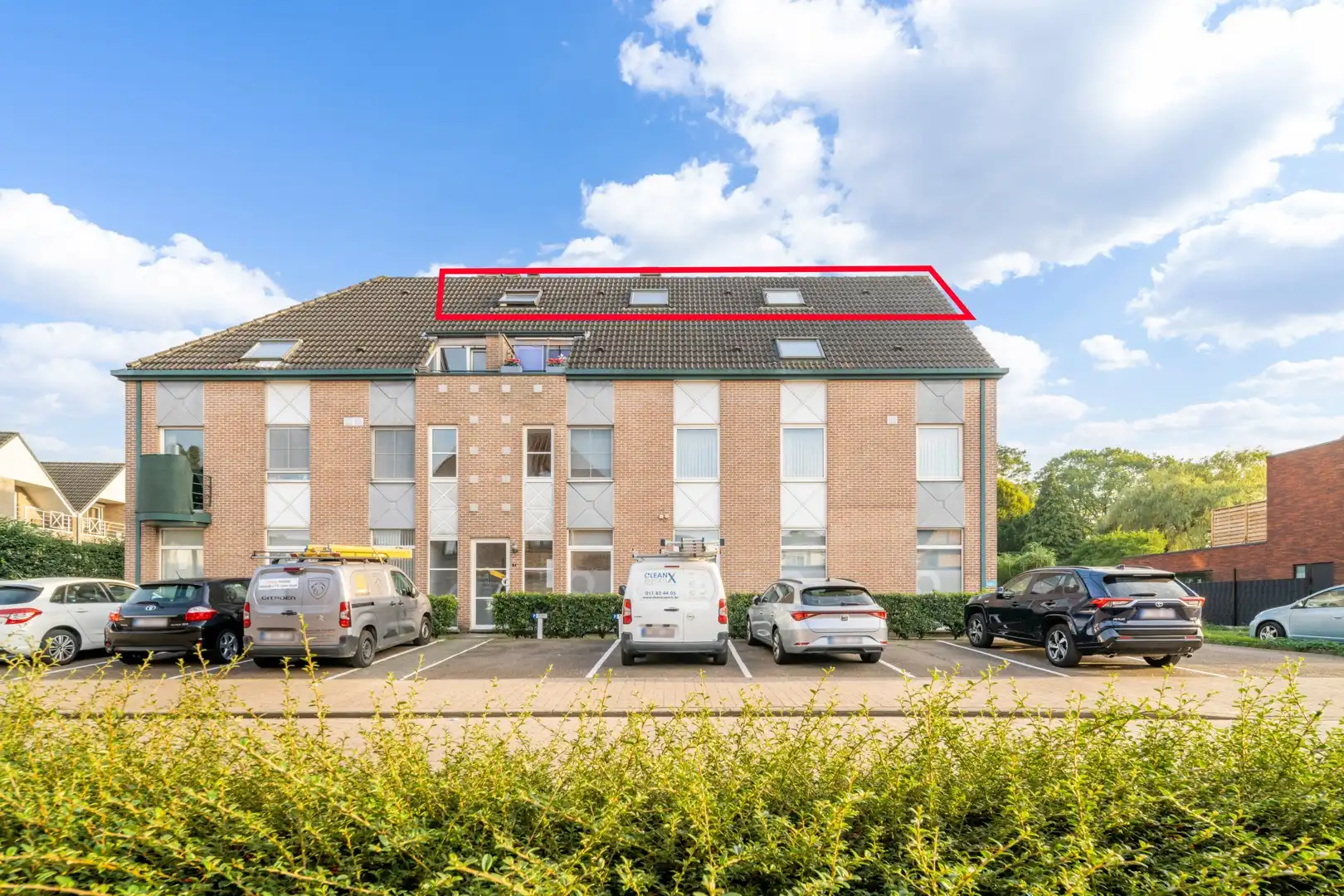 Verhuurd dakappartement te koop foto {{pictureIndex}}