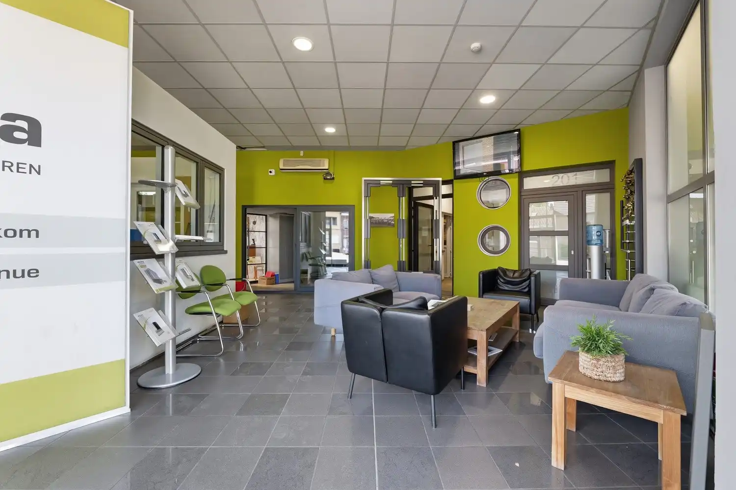 Multifunctioneel gebouw met woonst foto 8