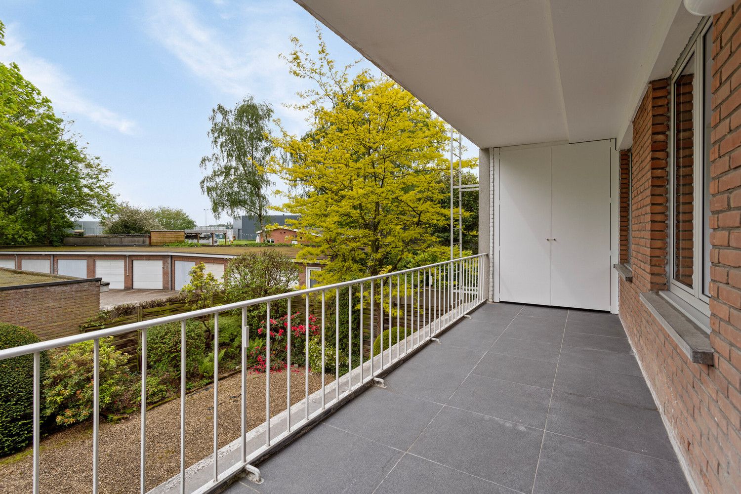 Instapklaar trendy appartement op wandelafstand van het Boekenberg Park met 3 slks, ruim terras en garagebox! foto 30