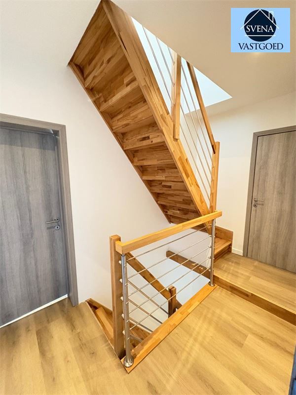 PRACHTIG GERONOVEERDE WONING MET 4 SLAAPKAMERS foto 7