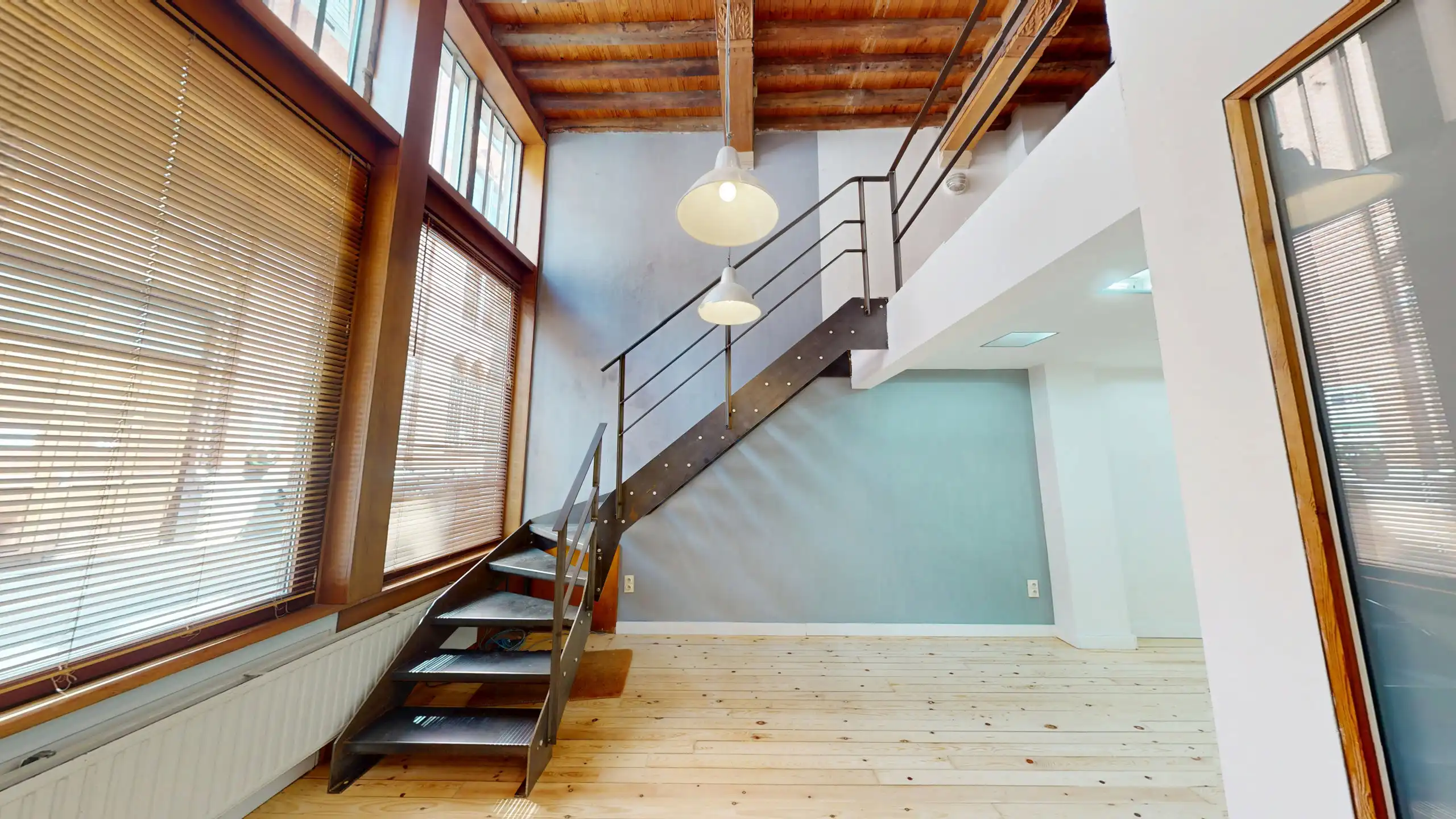 ANTWERPEN - Karaktervol kantoor op centrale locatie foto {{pictureIndex}}