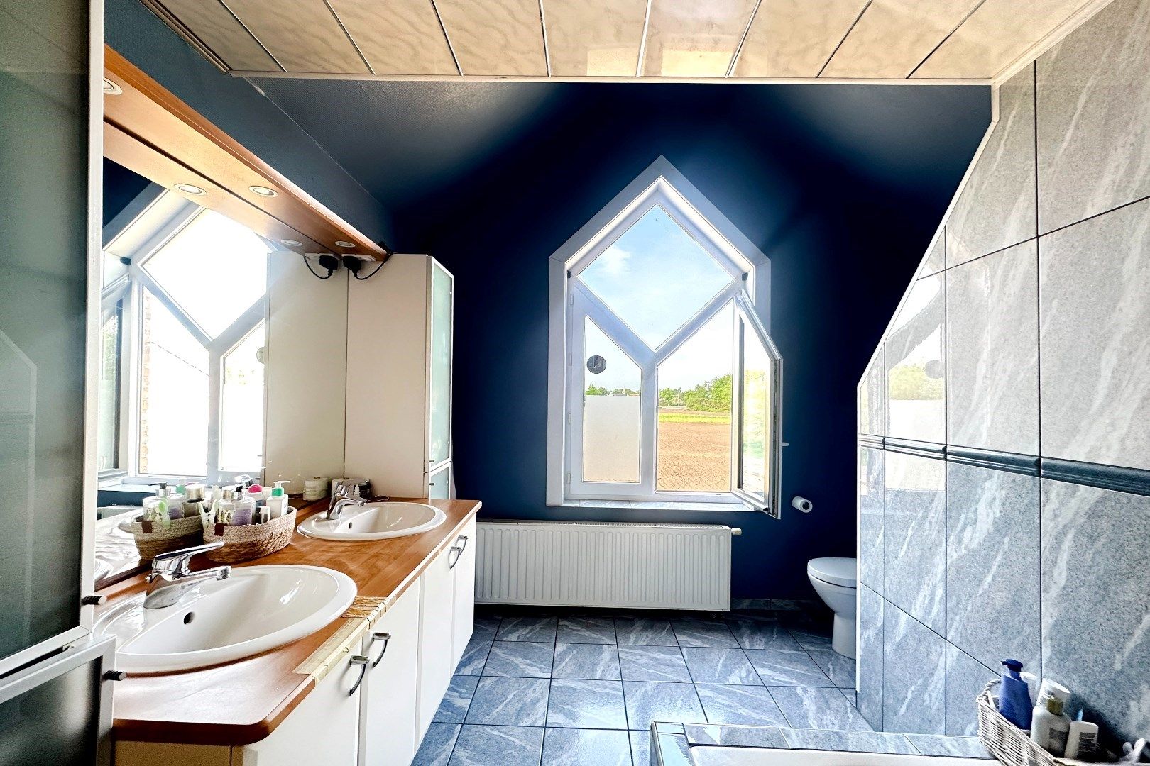Instapklare woning met landbouwgrond in Assebroek foto 15