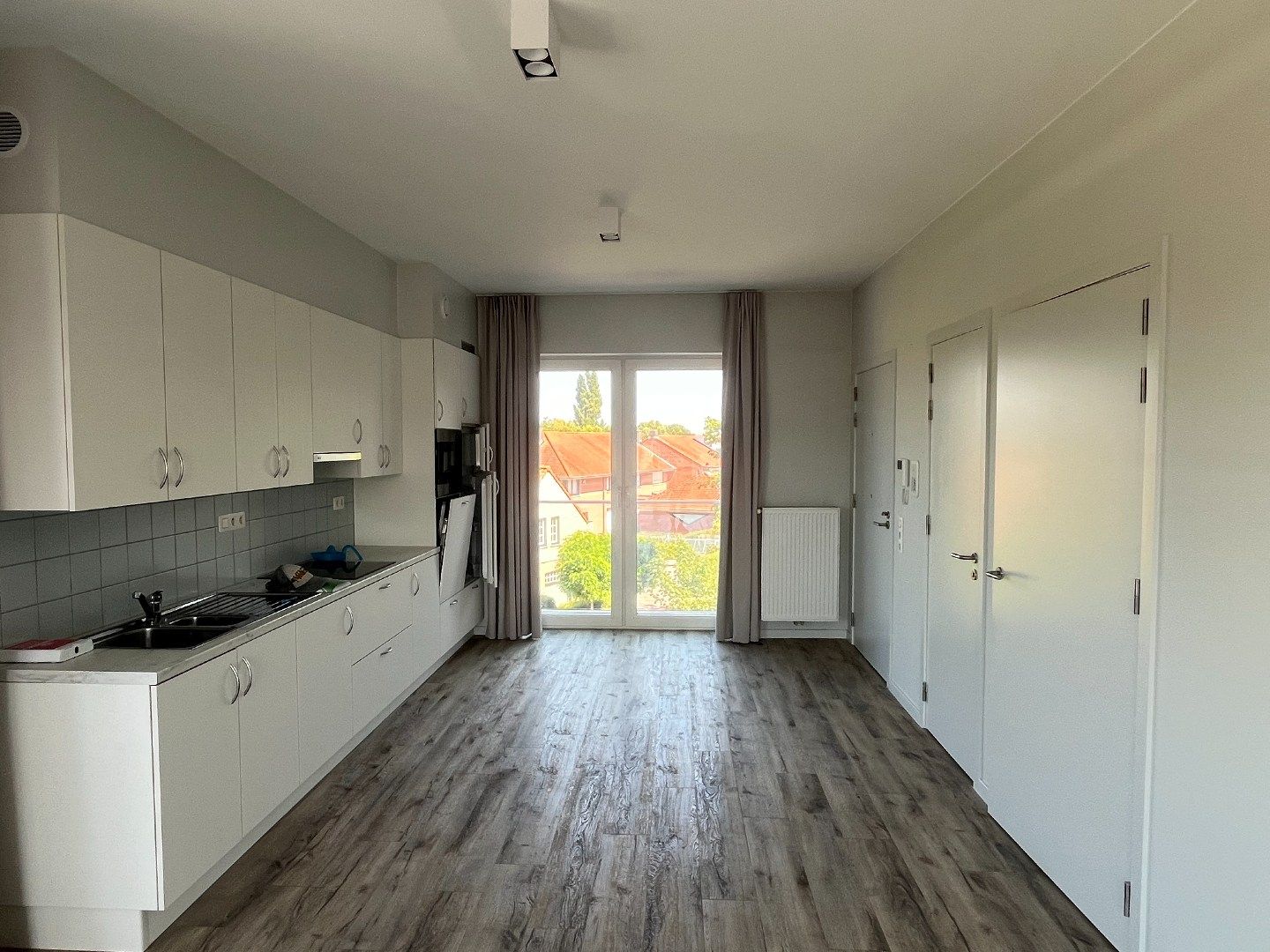 Ruime serviceflat in standingvol gebouw foto 3