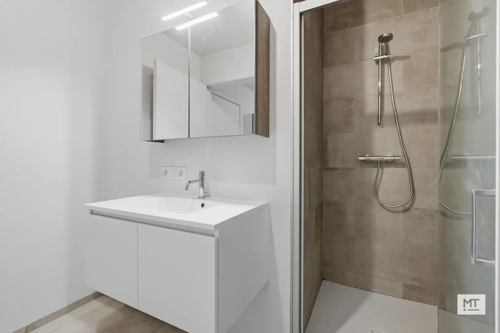 Recent appartement met garage te koop in Zonnebeke foto 12