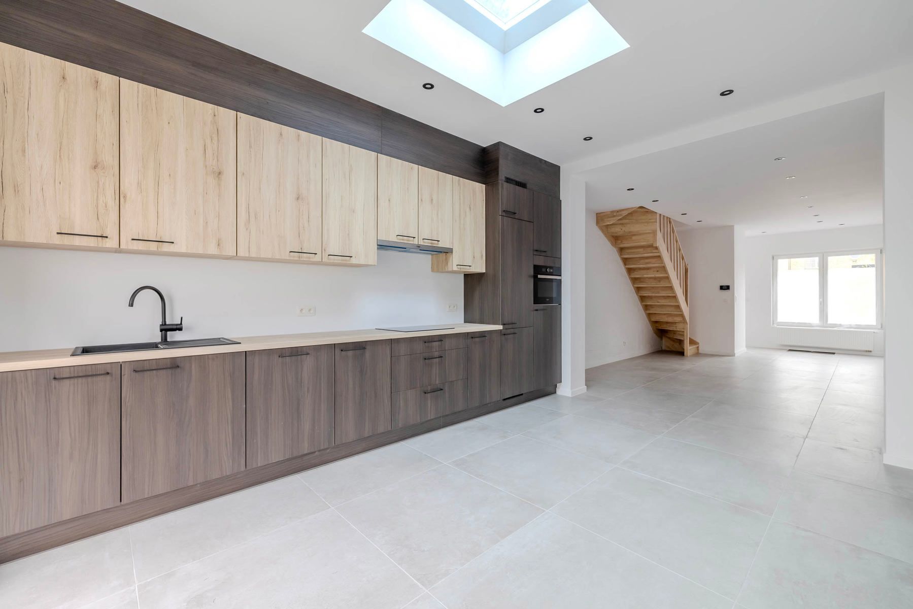 Gerenoveerde woning met 3 slpk, tuin en parking foto 7