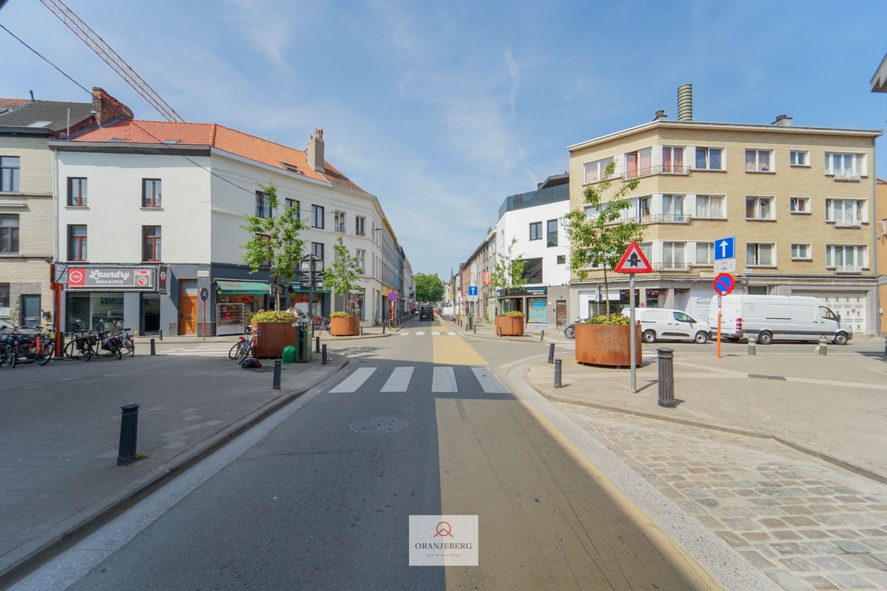 Gelijkvloers hoekpand te huur op commerciële ligging foto 11