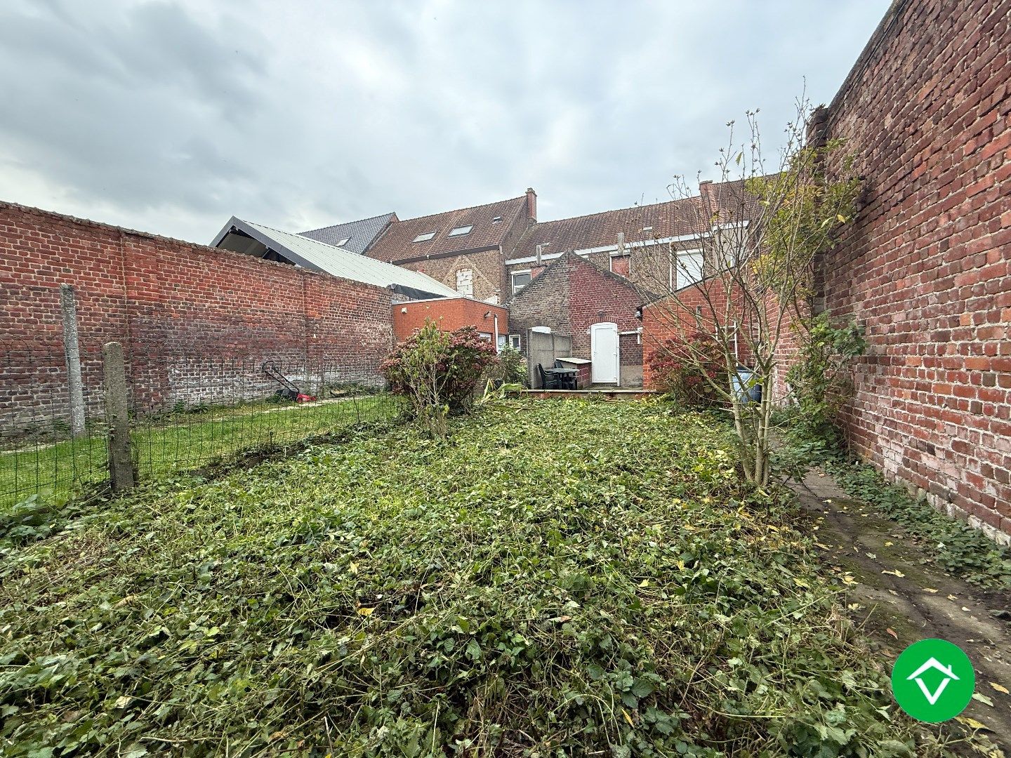 Gezellige rijwoning met 3 slaapkamers en tuin te centrum Roeselare foto 13