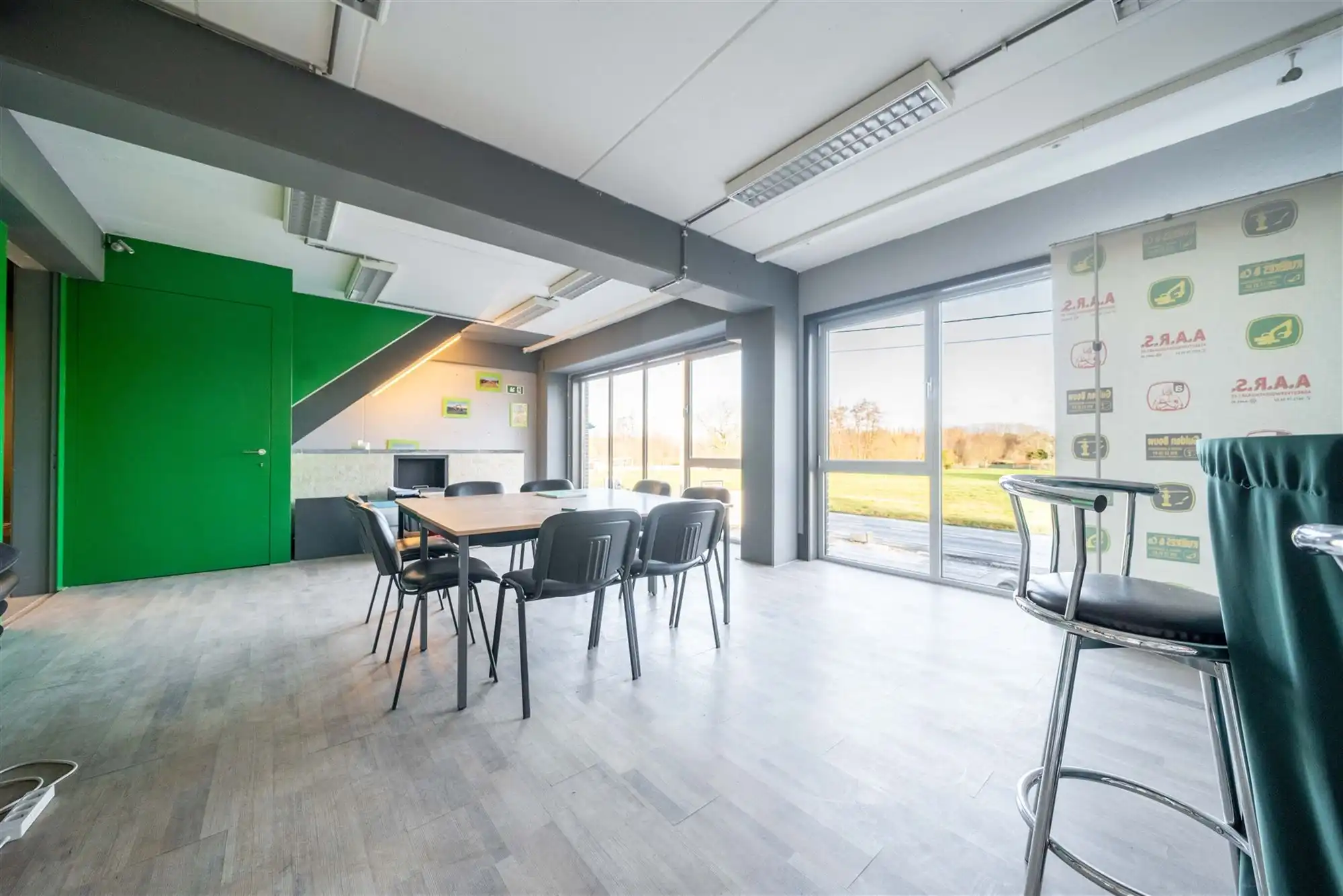 Prachtig recent handelspand in Heist-op-den-Berg te huur! foto 16