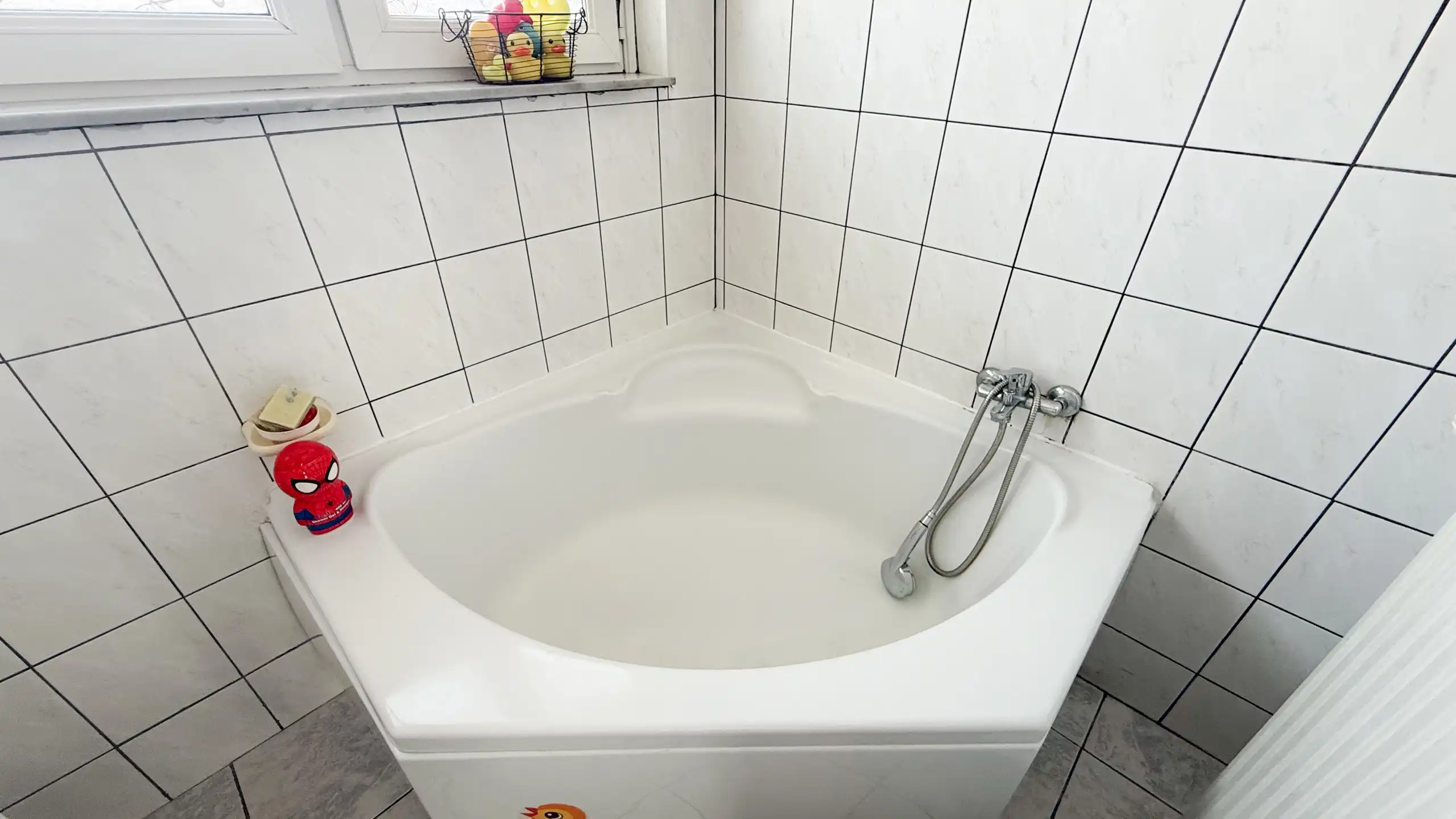 Instapklare woning met 3slpks, kelder en mooie tuin in Ham! foto 16
