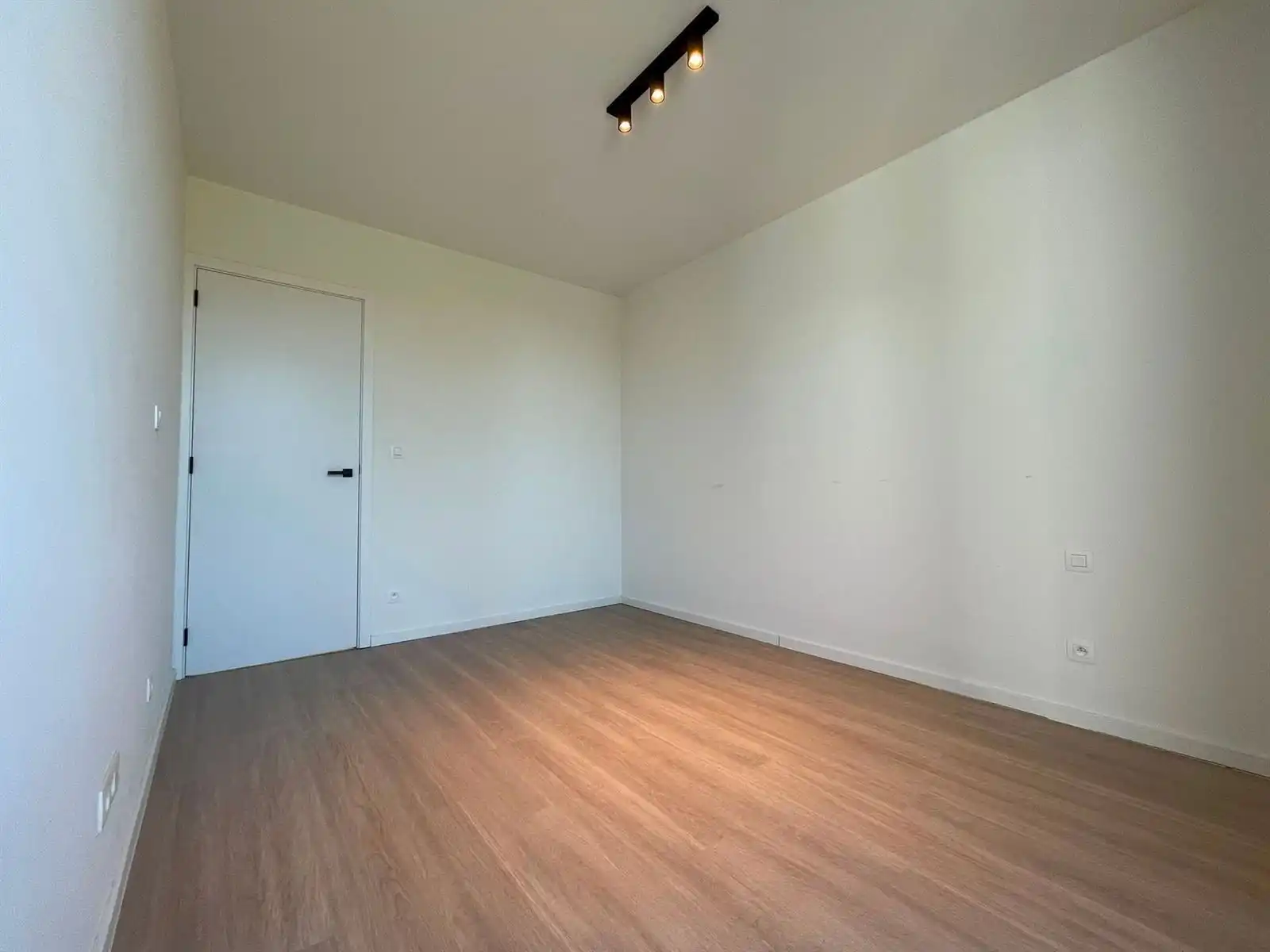 Appartement met 2 slaapkamers , terras en garage foto 7