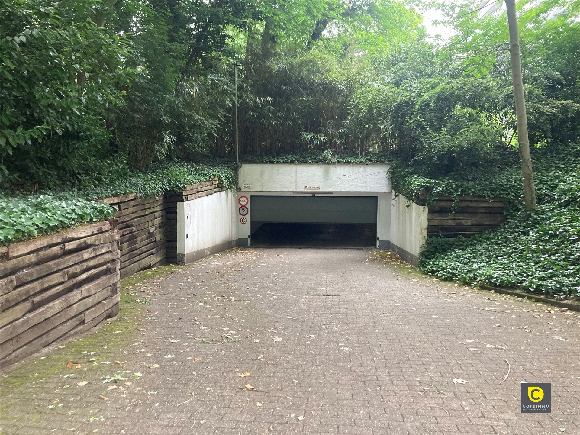 IN OPTIE! Ondergrondse garagebox te Fruithoflaan foto 2